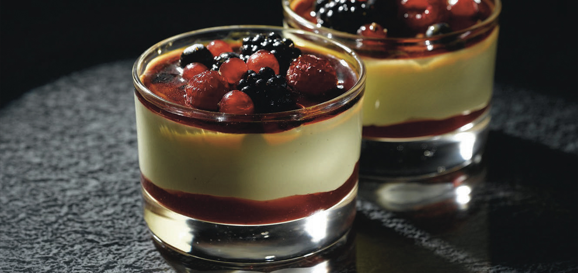 Creme brulée e frutti di bosco